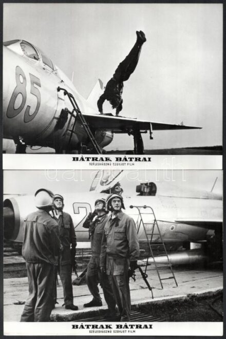 cca 1963 ,,Bátrak bátrai - repülős század a szovjet hadseregben' című szovjet film jelenetei és szereplői, 15 db vintage produkciós filmfotó, ezüst zselatinos fotópapíron, kisebb hibákkal, 18x24 cm