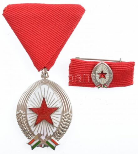 1985. 'Munka Érdemrend' ezüst fokozata, ezüstözött, zománcozott Br kitüntetés mellszalagon, miniatűrrel szalagsávon T:1-,2 NMK 600.