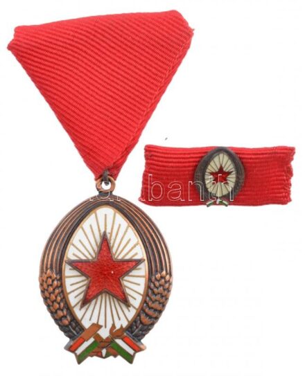 1985. 'Munka Érdemrend' bronz fokozata, zománcozott Br kitüntetés mellszalagon, miniatűrrel szalagsávon T:1-,2 NMK 601.