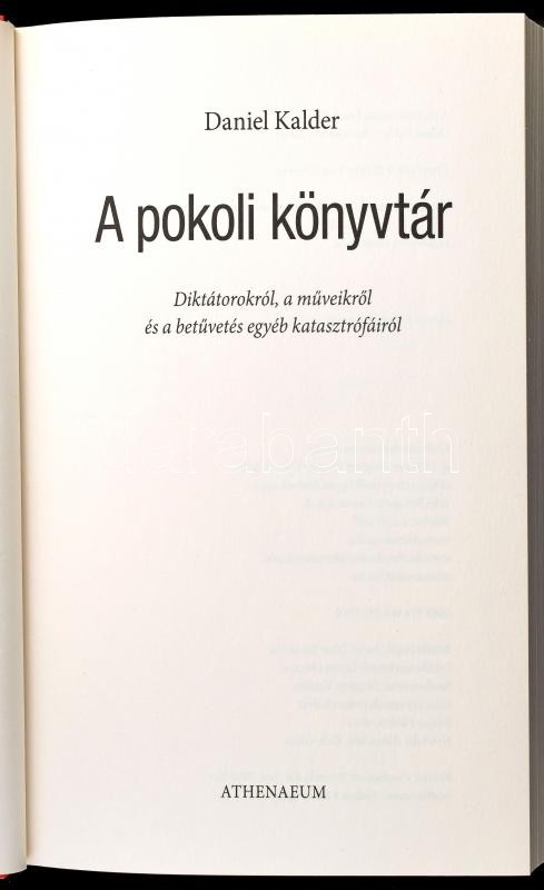 Daniel Kalder: A pokoli könyvtár. Diktátorokról, a műveikről és a betűvetés egyéb katasztrófáiról. Ford.: Bottka Sándor Mátyás. Bp., 2018., Athenaeum. Kiadói papírkötés - Image 2