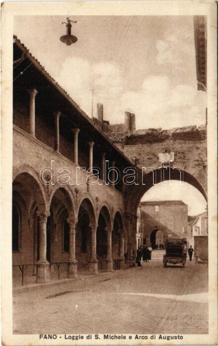 Fano, Loggie di S. Michele e Arco di Augusto / roman gate, automobile (fl)