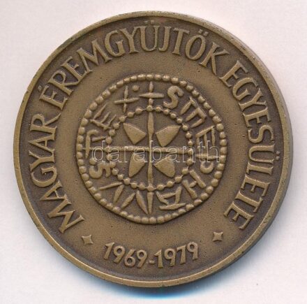 Csucs Viktória (1934-) 1979. 'Magyar Éremgyűjtők Egyesülete 1969-1979' kétoldalas bronz emlékérem (42,5mm) T:1- Adamo BP12