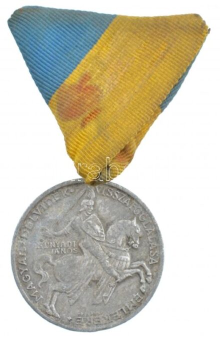 1941. 'Délvidéki Emlékérem' Al emlékérem mellszalaggal. Szign.: BERÁN L. T:2- ph. Hungary 1941. 'Commemorative Medal for the Return of Southern Hungary' Al medal with ribbon. Sign: BERÁN L. C:VF patina NMK 429.