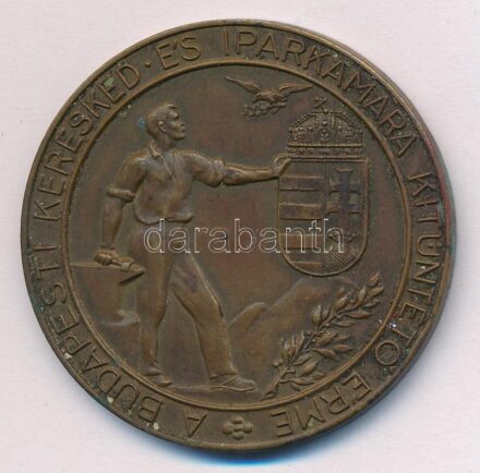 ~1939. 'A Budapesti Kereskedelmi és Iparkamara Kitüntető Érme / Jeles tanulókból lesznek kitűnő mesterek!' Br emlékérem (45mm) T:2 kis patina