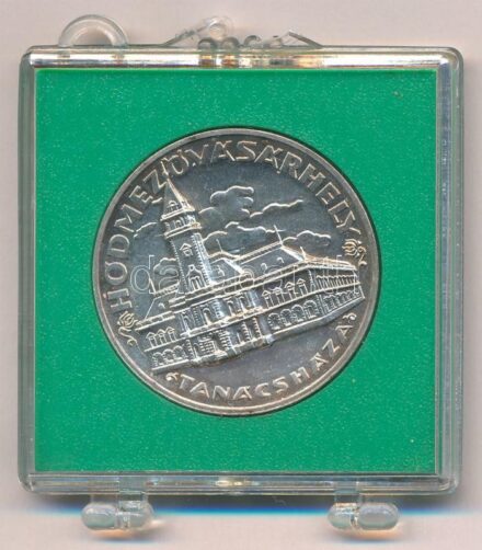 Csucs Viktória (1934-1993) DN 'Hódmezővásárhely Tanácsháza' ezüstözött fém emlékérem sérült műanyag tokban (32mm) T:1 patina
