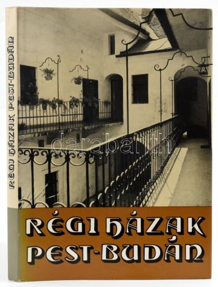 Régi házak Pest-Budán. Szerk. Pereházy Károly. Bp., 1976, Műszaki. Gazdag fekete-fehér képanyaggal illusztrált. Bottyán Sándorné Szilágyi Edit. Kiadói egészvászon-kötésben, kiadói papír védőborítóban.