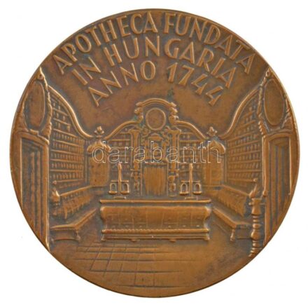 1974. 'Apotheca fundata in Hungaria anno 1744 / In memoriam fundationis Societatis Pharmaceuticae Hungaricae 1924-1974' kétoldalas Br emlékérem a Magyar Gyógyszerész Szövetségtől (60mm) T:2