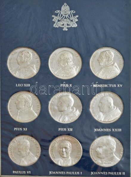 Vatikán ~1980. 'Vatikánvárosi szuvenír' 9xklf kétoldalas, ezüstözött fém emlékérem XIII. Leó, X. Pius, XV. Benedek, XI. Pius, XII. Pius, XXIII. János, VI. Pál, I. János Pál és II. János Pál arcképeivel, eredeti tokban