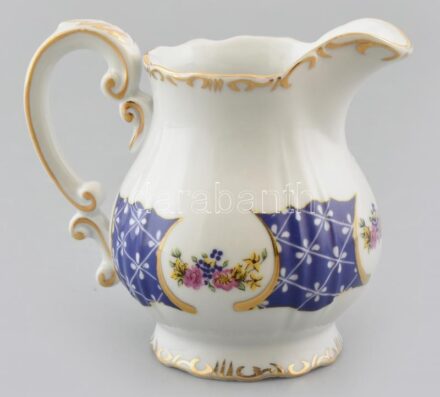 Zsolnay Marie Antoinette mintás tejkiöntő. Matricás, jelzett, minimális kopással, m: 10,5 cm