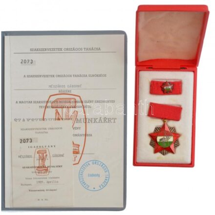 1989. 'Szakszervezetek Országos Tanácsa, Szakszervezeti Munkáért' kitüntető jelvény bronz fokozatának kitüntetése, szalagsávon miniatűrrel, dísztokban, igazolvánnyal, adományozói okirattal és 'A magyar szakszervezetek