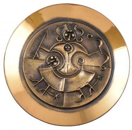 Máté János (1938-2014): Bronz fali dísztányér, jelzett, d: 18 cm