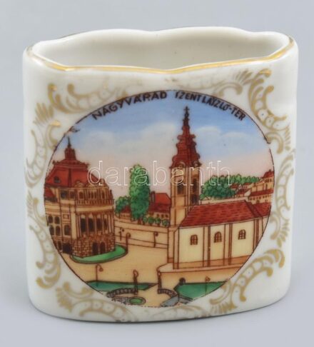 Drasche: Nagyvárad Szent László teret ábrázoló fogpiszkáló tartó. Matricás, jelzett, kopással m: 6,8 cm