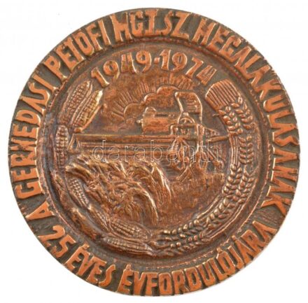 1974. 'A Gerendási Petőfi Mg.T.SZ. (Mezőgazdasági Termelő Szövetkezet) megalakulásának 25 éves évfordulójára 1949-1974' Br emlékérem (131mm) T:2 hátlapon ragasztásnyom