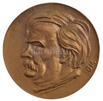 Borsos Miklós (1906-1990) 1979. 'Móricz Zsigmond emlékére - Hódolat az ember és műve előtt - 1879-1979' kétoldalas, öntött bronz emlékérem, dísztokban (70mm) T:1- / Hungary 1979. 'Móricz Zsigmond emlékére - Hódolat az ember és