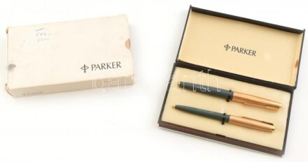 Parker golyóstoll és töltőtoll, eredeti díszdobozban, a doboz zsanérja sérült