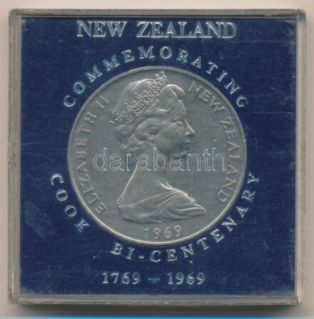 Új-Zéland 1969. 1$ Cu-Ni 'II. Erzsébet / Cook megérkezésének bicentenáriuma' műanyag tokban T:1 New Zealand 1969. 1 Dollar Cu-Ni 'Elizabeth II / Bicentenary of Cook's chart' in plastic case C:UNC Krause KM#40.1