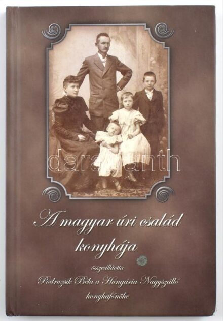 Podruzsik Béla (összeáll.): A magyar úri család konyhája. H.n., C+S Bt. Kiadói kartonált kötés, jó állapotban.