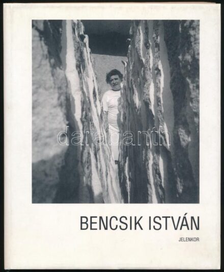 Bencsik Vanessa: Bencsik István. Pécs, 1997, Jelenkor. Fekete-fehér képekkel, Bencsik István műveivel illusztrált. Kiadói kartonált papírkötés, kiadói papír védőborítóval.