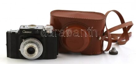 cca 1955 Szmena-1 szovjet fényképezőgép, GOMZ T-22 40mm f/4.5 objektívvel, eredeti bőr tokjában / Smena-1 Vintage USSR camera, with GOMZ T-22 40mm f/4.5 lens, in original leather case