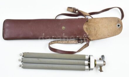 Régi teleszkópos fényképezőgép állvány, tripod, jelzett (INJECTA-INES), bőr tokkal, kioldóval, korának megfelelő állapotban, h: 27-105 cm