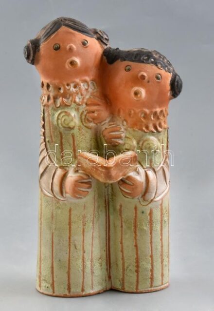 Kiss Roóz Ilona (1920-2010): Kórustagok, mázas kerámia, kézzel festett, jelzett, hibátlan, m: 20 cm