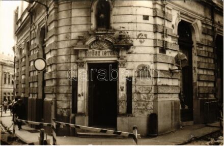 Pécs, Sipőcz István gyógyszertára, útfelújítási munkák. photo