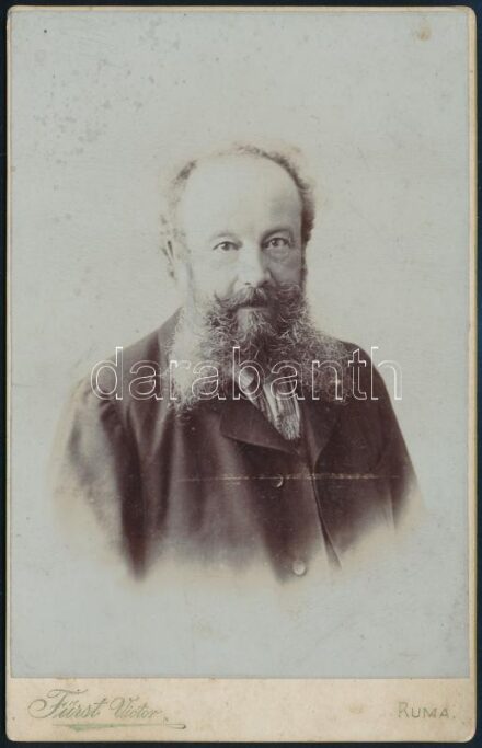 cca 1890-1910 Szakállas úr portréja, keményhátú fotó Fürst Victor rumai (Árpatarló, Vajdaság) műterméből, kabinetfotó, 16,5x10,5 cm
