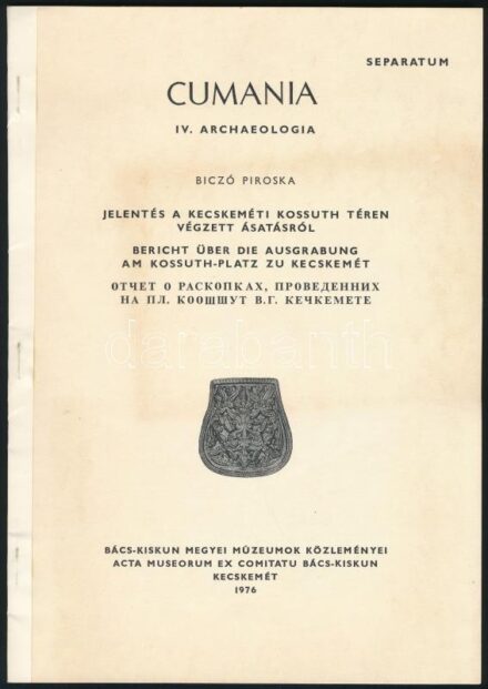 Biczó Piroska: Jelentés a Kecskemét-Kossuth téren végzett ásatásról. Cumania Iv. Archaeologia. Separatum (Különlenyomat). Kecskemét, 1976, Bács-Kiskun Megyei Múzeumok Közleményei. 329-360 p. Kiadói papírkötés.