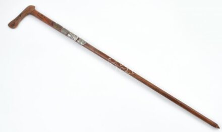 Túrabot Mátraháza, 4db jelvénnyel, h:81cm