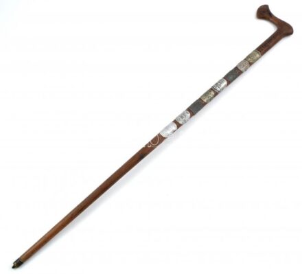 Túrabot Mátrafüred, 8db jelvénnyel, h:80cm
