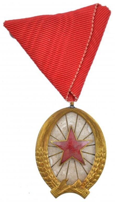 1950. 'A Magyar Munka Érdemrend arany fokozata' aranyozott, zománcozott Br kitüntetés mellszalagon, eredeti dísztokban T:2 Hungary 1950. 'Hungarian Order of Labour - Gold Class' gold plated and enamelled Br decoration on ribbon, in original