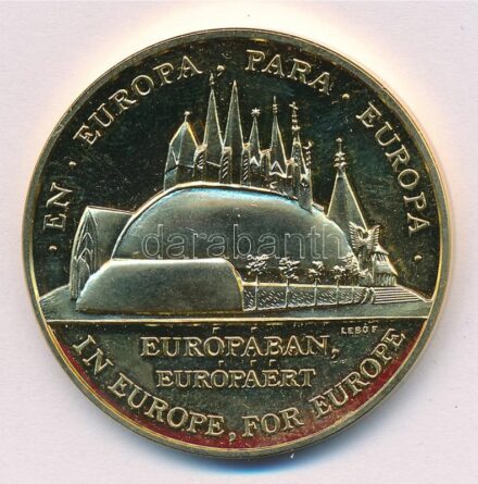 Lebó Ferenc (1960-) 1992. 'Európában, Európáért / Magyarország - Sevilla Expo 1992' aranyozott emlékérem (42,5mm) T:1-