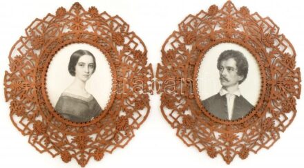 2 db dekoratív, ovális, üvegezett fakeret, áttört ornamentikával, Szendrey Júlia és Petőfi Sándor nyomatokkal, látható méret: 20,5×17 cm.