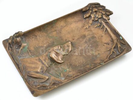 Jelzés nélkül: Vadászkutyás tálka, bronz, kopott, 10x15cm