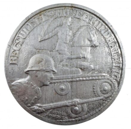 1941-1945. 'BECSÜLET ÉS HŰSÉG MINDHALÁLIG' a marosvásárhelyi Csaba Királyfi Honvéd Gyorsfegyvernemi Hadapródiskola egyoldalas, homorú kialakítású Al emlékérme, hátoldalon 'MORZSÁNYI J. BUDAPEST ESKÜ ÚT 5.' gyártói jelzéssel