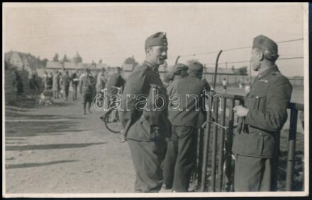 cca 1940 Magyar katonák egy focimeccsen a pálya szélén, fotó, 8,5×13,5 cm