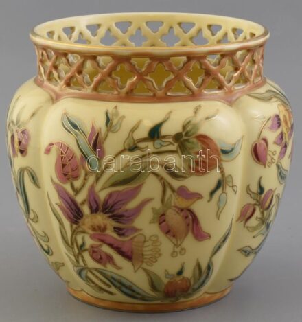 Zsolnay virág mintás áttört kaspó. Kézzel festett, jelzett (Mihálovicsné), hibátlan. d:19 cm, m:17 cm