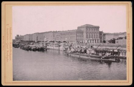 cca 1900 Klösz György (1844-1913): Akadémia - Rudolfrakpart, L'Académie - Quai Rodophe, keményhátú fotó, Bp., Klösz György műterméből, az egyik sarkán kis kopásnyommal, 10x16 cm