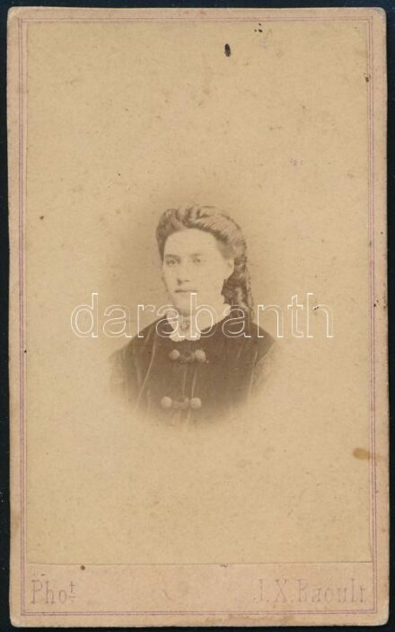 cca 1865 Női portré, keményhátú fotó Raoult odesszai műterméből, 10,5×6,5 cm
