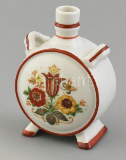 Zsolnay butykos, népi mintával, porcelán, jelzett, kopásnyomokkal, m: 10 cm