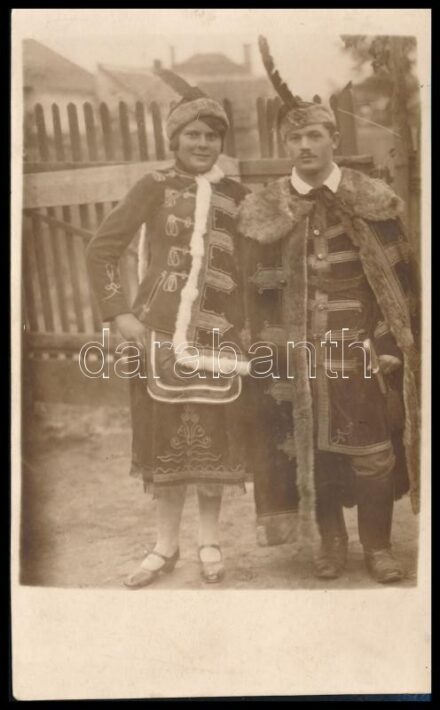cca 1930 Díszmagyarban. Fotólap özv Mezőffy Ferencné Pestszentlőrinc