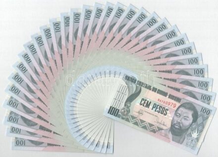 Bissau-Guinea 1990. 100P (30x, közte sorszámkövetők) T:I Bissau-Guinea 1990. 100 Pesos (30x, within consecutive serials) C:UNC Krause P#44