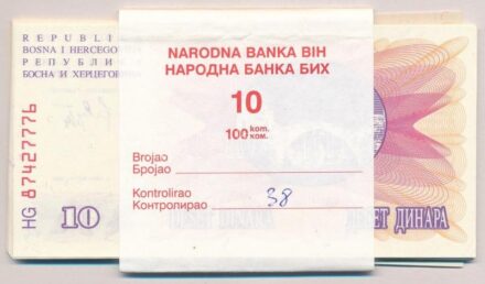 Bosznia-Hercegovina 1992. 10D (31x) eredeti banki kötegelővel, két részletben sorszámkövetők T:I,I- Bosnia and Herzegovina 1992. 10 Dinara (31x) with wrapper, sequential serials in two parts C:UNC,AU Krause P#10