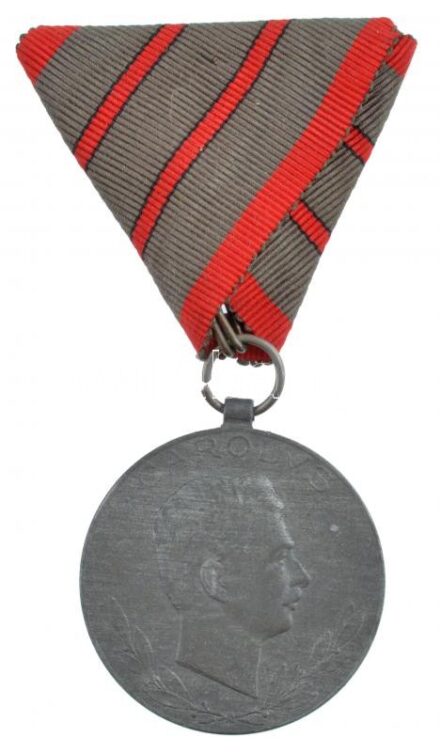 1918. 'Sebesültek Érme' cink kitüntetés kettő sebesülés után járó mellszalaggal. Szign.: R. Placht T:2 Hungary 1918. 'Wound Medal' zinc decoration with ribbon after two wounds. Sign.: R. Placht C:XF NMK 328.