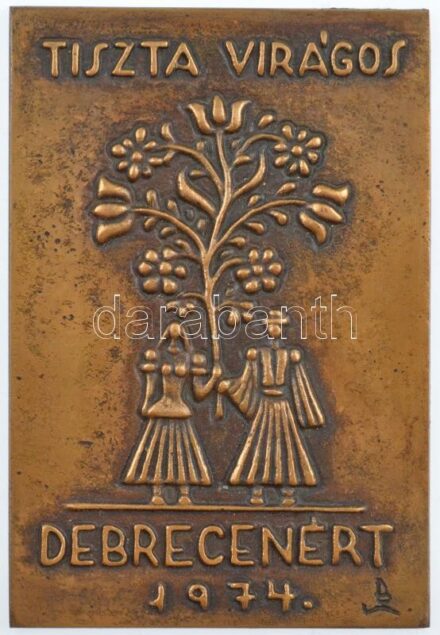 1974. 'Tiszta virágos Debrecenért 1974' egyoldalas, öntött bronz plakett, eredeti tokban (125x84mm) T:1-