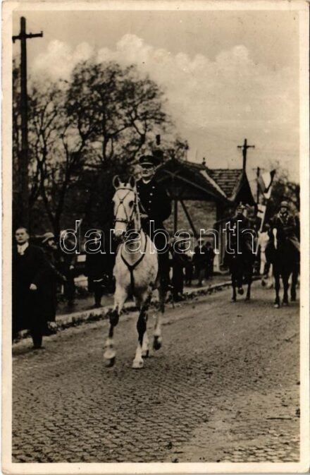 1938 Komárom, Komárno; bevonulás, Horthy Miklós fehér lovon / entry of the Hungarian troops, Regent Horthy + '1938 Komárom visszatért' So. Stpl. (EK)