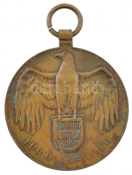 Ausztria 1932. 'Osztrák Háborús Emlékérem' bronz emlékérem mellszalag nélkül T:2 patina Austria 1932. 'Great War Commemorative Medal' bronze decoration without ribbon T:XF patina