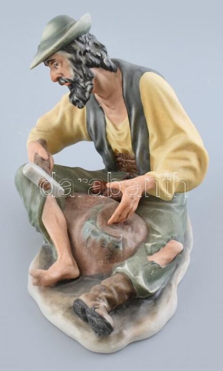 Poema Artistic Cluj Napoca (Kolozsvár), Cipész, festett, román biszkvit porcelán, jelzett, hibátlan, m: 19 cm