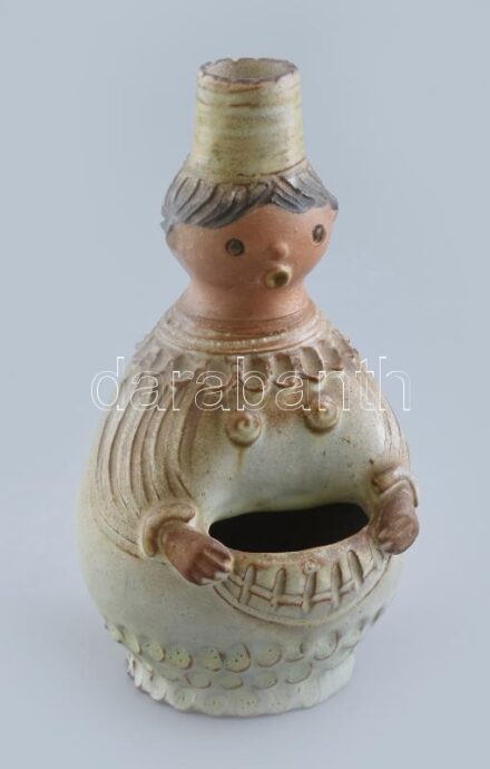 Kiss Roóz Ilona (1920-2010): Kosaras lány, mázas kerámia, kézzel festett, jelzett, hibátlan, m: 19 cm