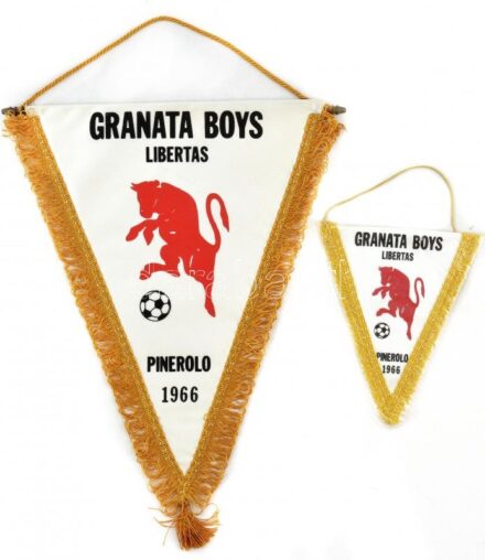 1966 Granata Boys Libertas futball zászlók, 2 db, 36x2 cm és 16x13,5 cm
